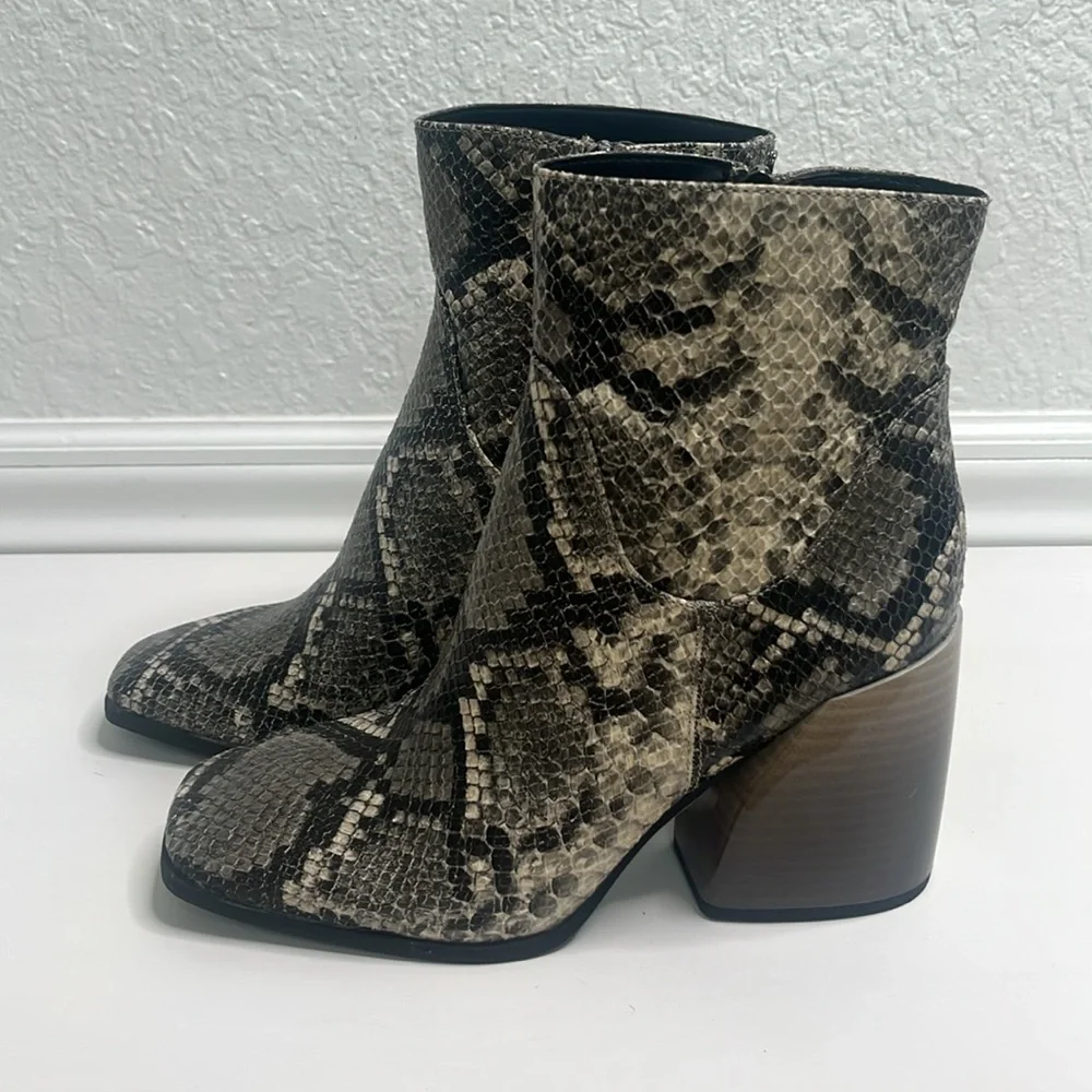 NWT Circus by Sam Edelman Palmina Snakeskin-Embossed Booties 7.5